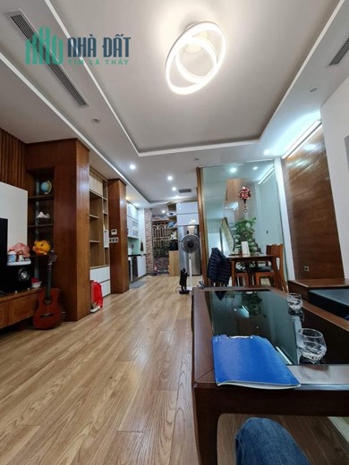Bán Nhà Nguyễn Phong Sắc 40m2, Mt 6.4, Phân Lô, ô tô, chỉ 6.8 Tỷ.