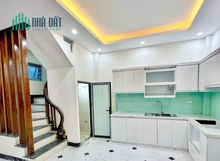 Bán nhà Phố NGUYỄN CHÍNH, NHÀ MỚI, diện tích 30m2, 5 tầng, giá 3,5 tỷ.