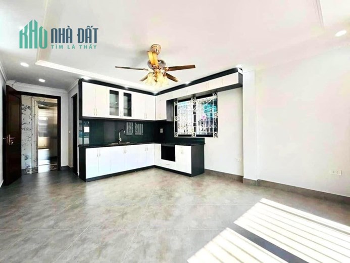 Bán nhà Kim Đồng, 62m x 6 tầng, 8.7 tỷ, thang máy, gara ô tô, mới đẹp