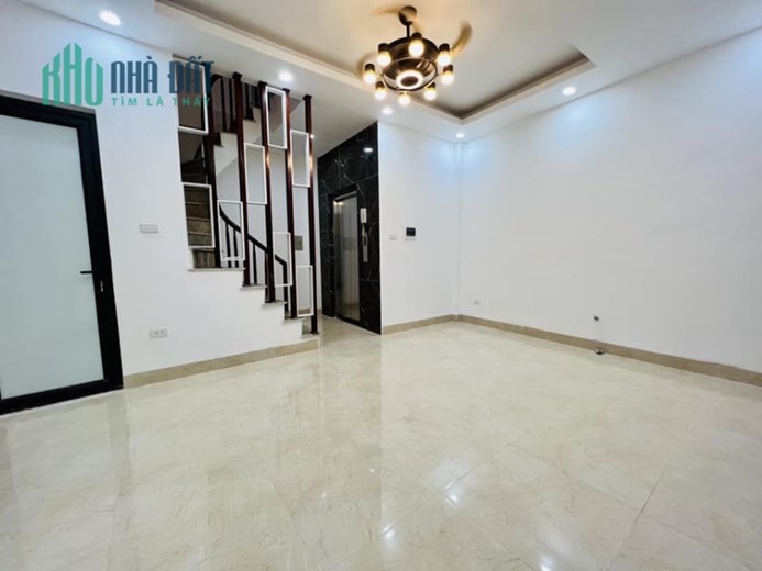 Bán nhà mặt phố Cầu Giấy 50m x 5 tầng, mt: 3.7m
