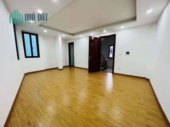 Bán nhà mặt phố Cầu Giấy 50m x 5 tầng, mt: 3.7m