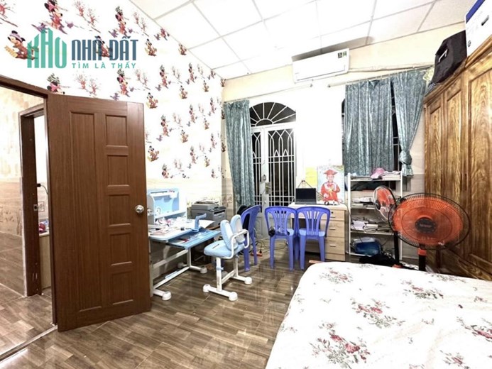 GÒ VẤP,QUANG TRUNG P8 GẦN CÔNG VIÊN LÀNG HOA
NHÀ ĐẸP XE HƠI THÔNG TƯ HƯỚNG - DT 33m2- 2 TẦNG ĐÚC