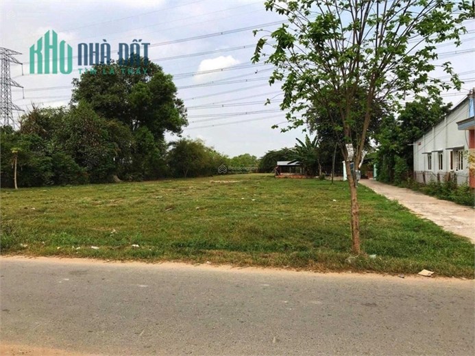 Gia đình CẦN BÁN GẤP lô đất thổ cư 750m2 giá 390TR ngay chợ tiện kinh doanh buôn bán