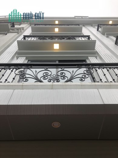 Bán nhà Thạch Bàn cực đẹp, 35 m2, 5 tầng, chỉ nhĩnh 3 tỷ.