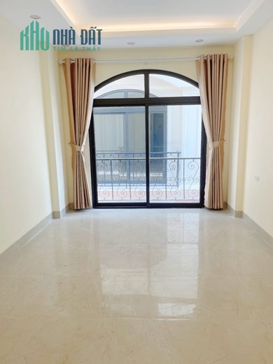 Bán nhà phố Nguyễn Văn Cừ, Gần phố, 35 m2, 5T, giá chỉ 4.15 tỷ