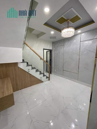 BÁN NHÀ ĐẸP 3PN 3WC RIÊNG . 
CÁCH MẶT TIỀN VĨNH KHÁNH 10M . FULL NỘI THẤT Q4 
GIẢM 400 TRIỆU CÒN
