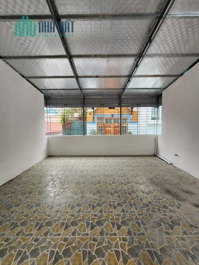 Bán nhà giáp bát 50m2 x5T,giá 4,5 tỷ,ngõ nông,rộng,đẹp,ở luôn