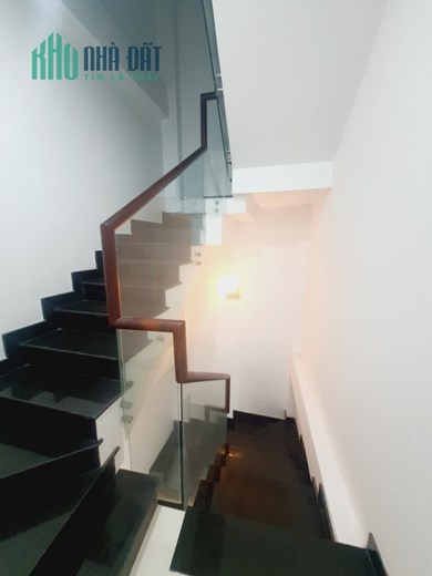 Bán nhà gấp mặt tiền kinh doanh phạm Văn Chí Quận 5 5 tầng BTCT DTSD 120m2 chỉ nhỉnh 17 tỷ.