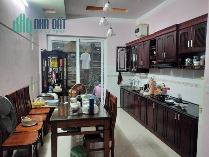 Bán nhà Nguyễn Khánh Toàn, Cầu Giấy. 56m2x4; giá 7 tỷ. Phương