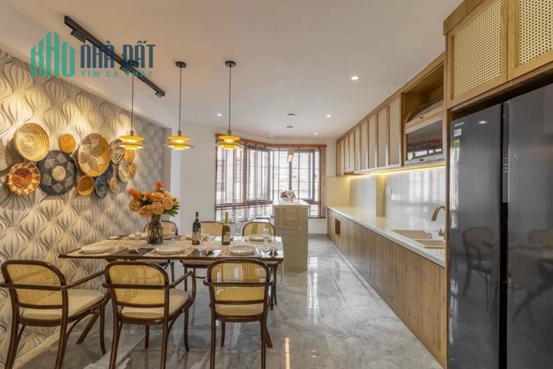 NHÀ ĐẸP ( 5,5 X15,5m)  Mặt tiền đường 6 mét chợ Hoàng Hoa Thám Tân Bình