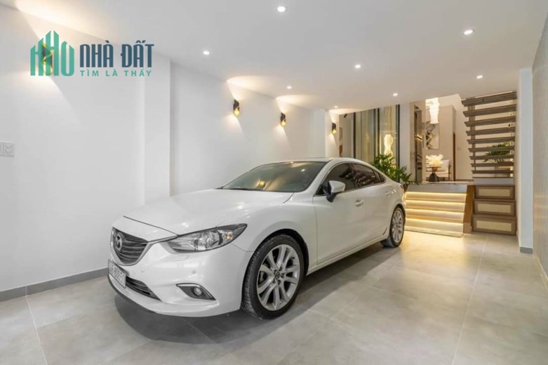 NHÀ ĐẸP ( 5,5 X15,5m)  Mặt tiền đường 6 mét chợ Hoàng Hoa Thám Tân Bình