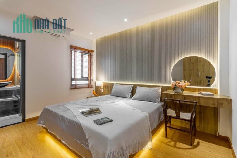 BÁN NHÀ ĐẸP ( 5,5 X15,5m)  Mặt tiền đường 6 mét Hoàng Hoa Thám Tân Bình