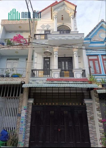 Bán nhà ngay chợ Phú phong cách ĐT743 chừng 50m SHR 60m2 chỉ 3.4 tỷ. Lh:0787576747