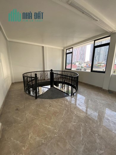 Bán Nhà Nguyên Hồng víp phân lô oto tránh 7 tầng thang máy chỉ 15 tỷ