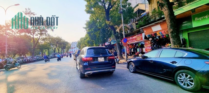 Bán Nhà Nguyên Hồng víp phân lô oto tránh 7 tầng thang máy chỉ 15 tỷ