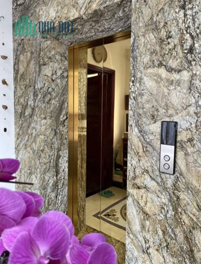 Bán gấp toà văn phòng 8 tầng Phan Văn Trường, Cầu Giấy, vỉa hè, ô tô, nội thất full 23 tỷ