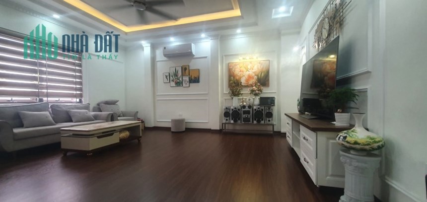Vũ Xuân Thiều Dt 45m, nhà 5 tầng, Mt 7m, giá hơn 4 tỷ x