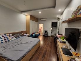 CẦN BÁN GẤP -PLÔ HOÀNG VĂN THÁI 48M x5T- Ô TÔ TRÁNH- THANG MÁY- FULL NỘI THẤT- 12 TỶ