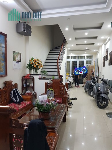 Đống Đa - Mặt phố Văn Chương, lô góc ô tô vào nhà - 80m2,- nhà 4 tầng 7,8 tỷ
