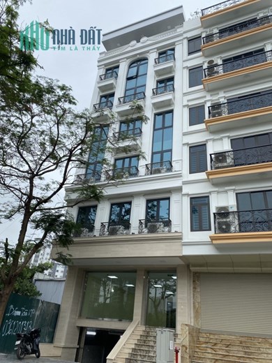 Cho Thuê Tòa 9 Tầng Mặt Phố Nguyễn Khang. Dt 120M2. giá 8000Usd