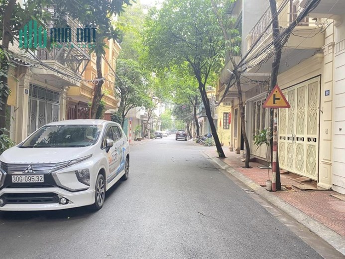 Bán đất Xuân La-Ngõ 105 Xuân La-Phân Lô VIP-Ô TÔ TRÁNH-VỈA HÈ RỘNG-65M2-GIÁ CHỈ 13,7 TỶ