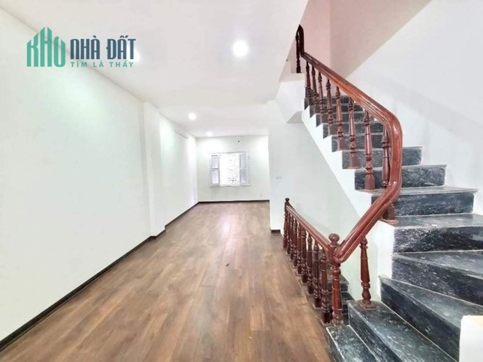 Bán nhà Trần Duy Hưng 50m x 5 tầng, mt: 4m