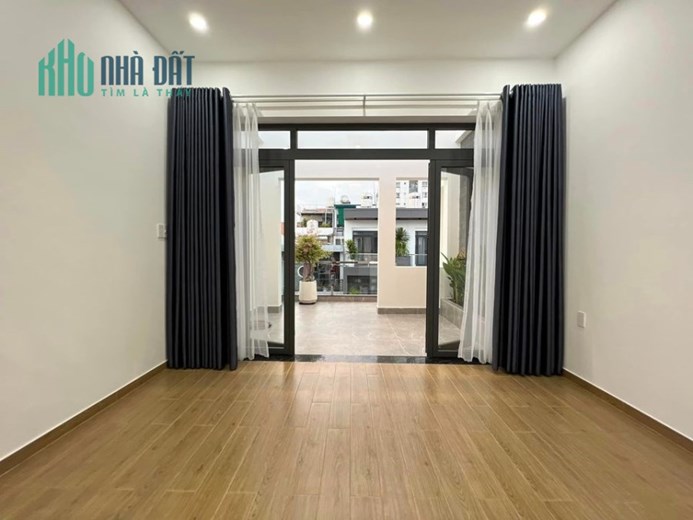Chính chủ bán nhà Đường Láng 40m2 giá 3,8 tỷ. Vị trí đẹp, an ninh tốt