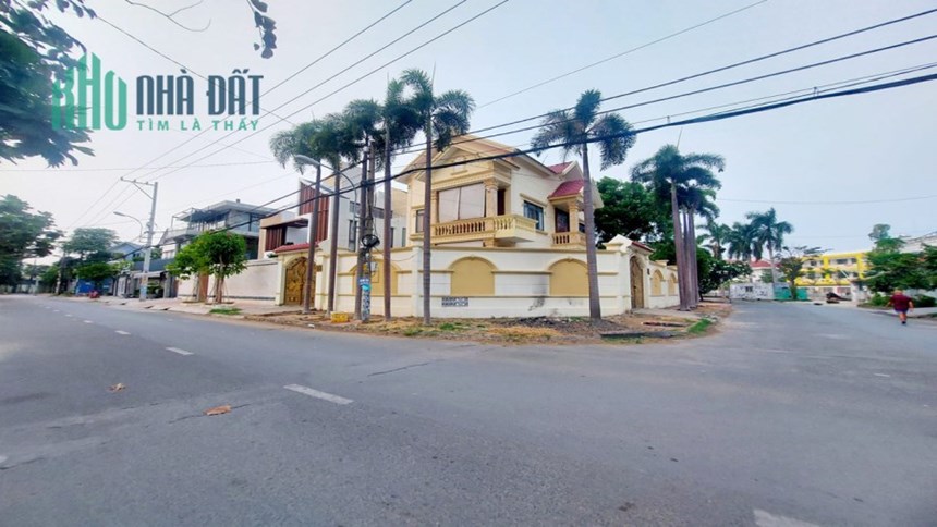 Bán Biệt thự 2 MẶT TIỀN ở Ngã Tư Ga PHƯỜNG Thạnh Xuân QUẬN 12