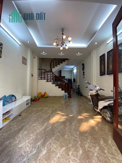 Bán nhà ngõ Thổ Quan, Đống Đa, ô tô đỗ cửa vào nhà, 55m, 5 tầng, chỉ 11 tỷ có thương lượng