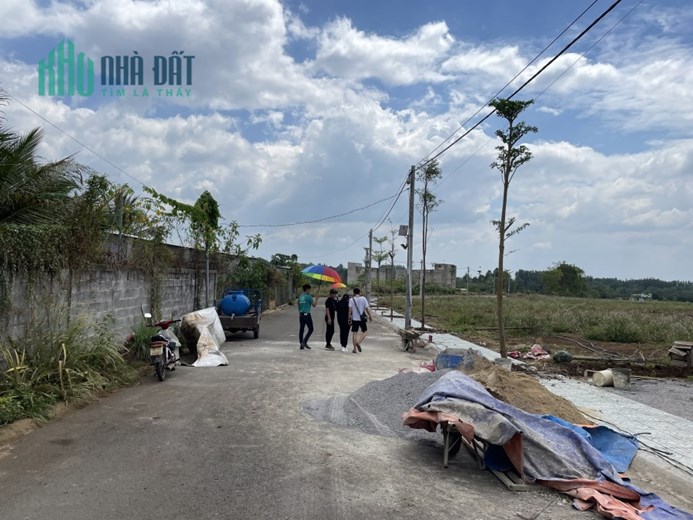Cần tiền bán gấp lô đất Dầu Giây Center  SHR Đồng Nai