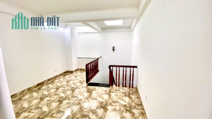 BÁN NHÀ NGỌC THỤY 40M2 5 TẦNG Ô TÔ CON ĐỖ CỬA VÀO NHÀ 4.3 TỶ