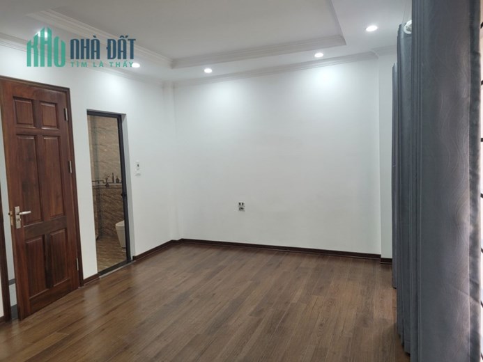 Mới kính coong. Bán nhà phố Bùi Xương Trạch, Thanh Xuân. 35m2 x 5T. MT 6m. Ô TÔ. Hơn 4 Tỷ