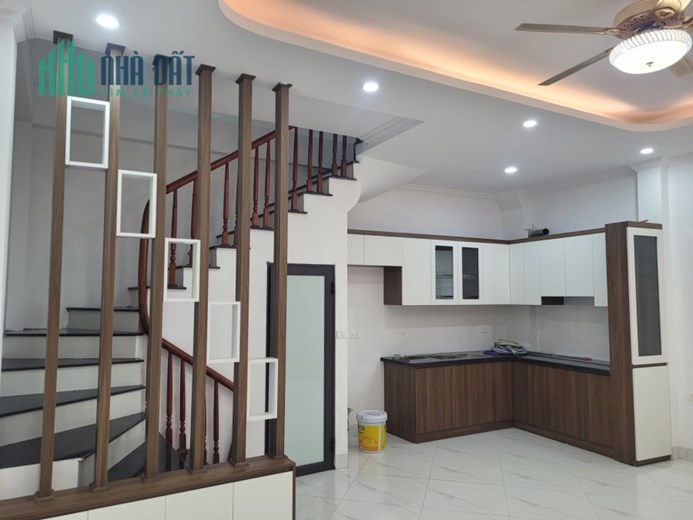 Mới kính coong. Bán nhà phố Bùi Xương Trạch, Thanh Xuân. 35m2 x 5T. MT 6m. Ô TÔ. Hơn 4 Tỷ
