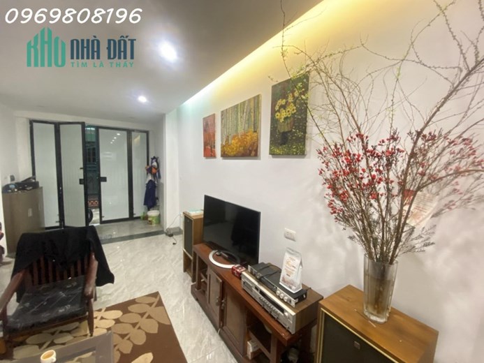 Bán nhà phố Thái Hà, 4 tầng, nở hậu, nhà đẹp ở luôn, 2 thoáng, vài bước ô tô.