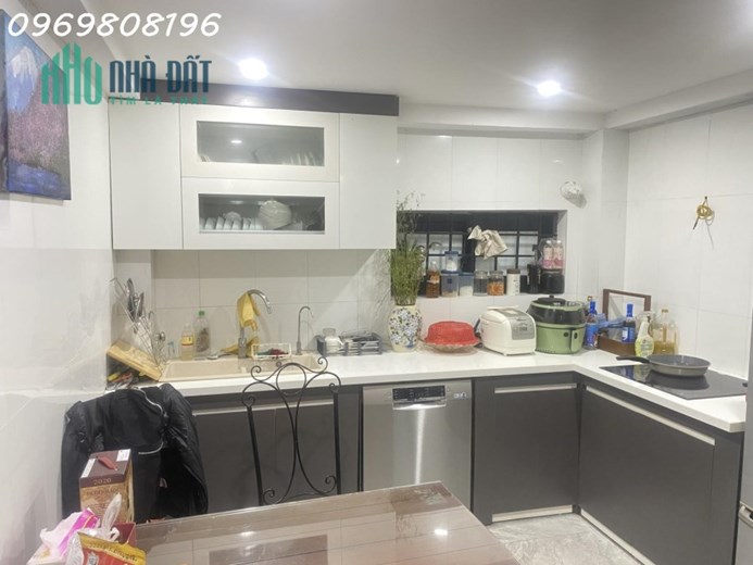 Bán nhà phố Thái Hà, 4 tầng, nở hậu, nhà đẹp ở luôn, 2 thoáng, vài bước ô tô.