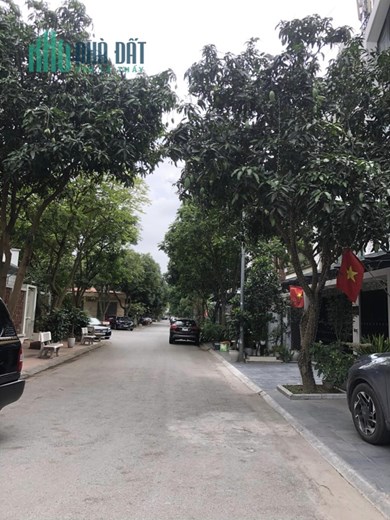 Biệt Thự Nhà Vườn Khu Đô thị Việt Hưng 200m2 x 5 tầng thang máy, 9 ngủ, phù hợp ở kết hợp thuê VP
