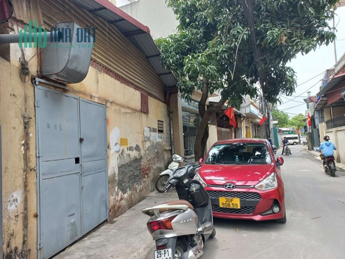 Bán đất Bồ Đề, Long Biên, kinh doanh tốt, trước nhà rộng ô tô tránh, 82m, mặt: 4.7m, 13 tỷ