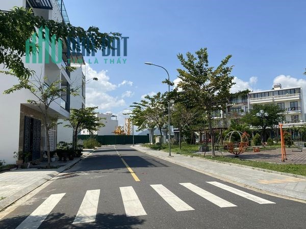 Đất đẹp đối diện công viên Khu đô thị VCN Phước Long