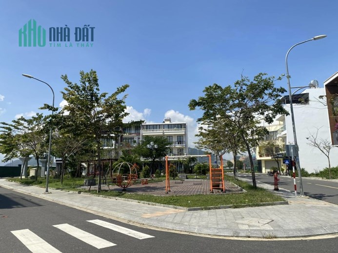 Đất đẹp đối diện công viên Khu đô thị VCN Phước Long