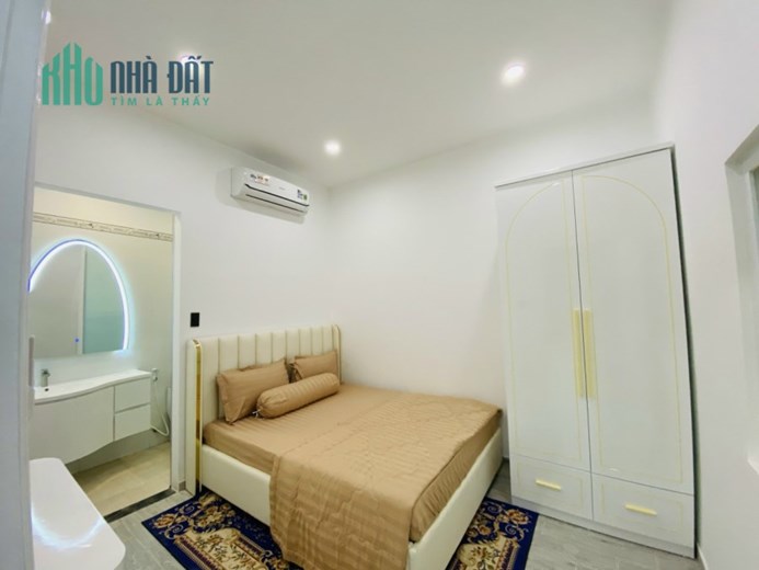 Biệt thự 1 trệt 2 lầu, thiết kế thông thoáng, đẹp và hiện đại.