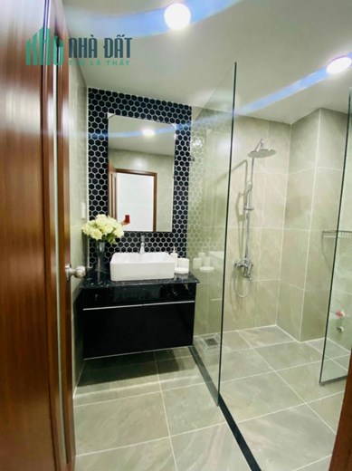 Chỉ 5tỷ6 có nhà  HXH TT Quận 10  đường Tô Hiến Thành, xây BTCT 4 tầng mới tinh.
