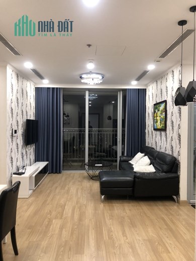 - Căn hộ thuộc tầng cao tòa A1 - Vinhomes Gardenia, thuộc trục căn góc, view đẹp.