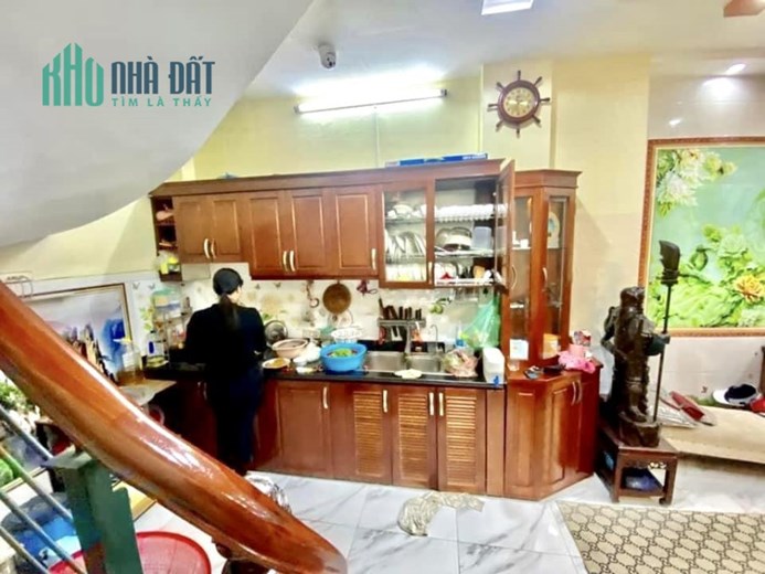 Bán nhà Mai Động, 30m x 5 tầng, 3.2 tỷ, ngõ nông, gần phố