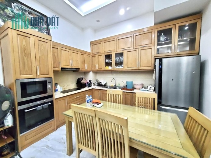 Bán nhà phân lô oto Trần Quang Diệu, Đống Đa, 61m2x4, 11.2 tỷ, vị trí VIP, sát UBND, an sinh đẳng