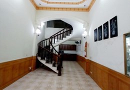 Bán nhà ngõ 562 Nguyễn Văn Linh, 46m 3 tầng, sân cổng riêng, ô.tô tận cửa GIÁ 2.65 tỉ