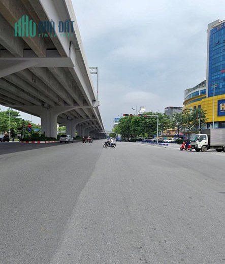 Cho thuê nhà Mặt phố Phạm Văn Đồng, Cầu Giấy, chỉ 1.x triệu, 55m, MT4.5m.