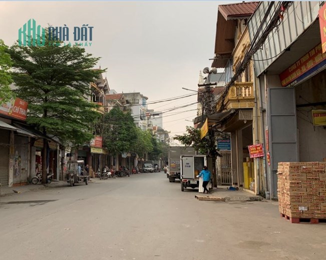 3 tỷ 2 - NHÀ ĐẸP FULL NỘI THẤT 50m2, MT4,5m La Phù, Ô tô, Kinh doanh