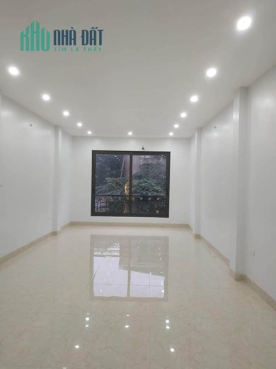 Cho thuê tòa văn phòng Quan Hoa, 50m 7T. MT4m. Oto, KD, Thang máy. 55tr