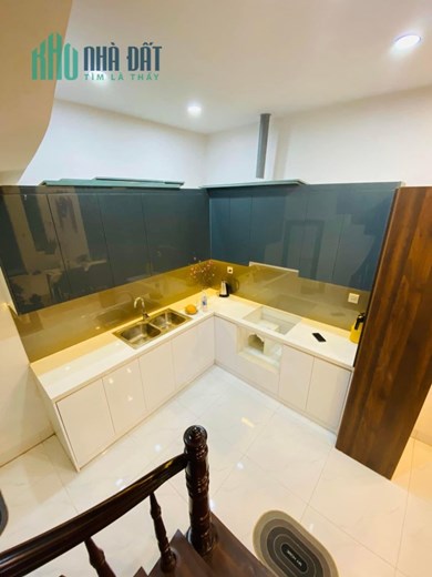 Ô TÔ, mới ở luôn nội thất xịn, dân trí cao bán nhà Hoàng Cầu 58m- 6.95 tỷ