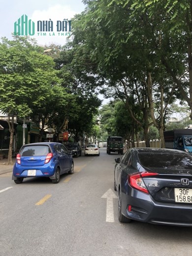 Bán đất Sài Đồng, Vỉa hè, KD, Ô tô tránh, 90 m2, giá chỉ 11 tỷ.